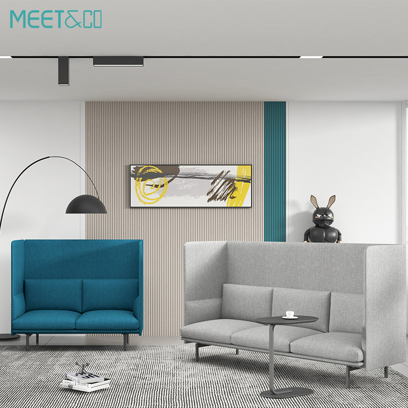 Sofa mit hoher Trennwand