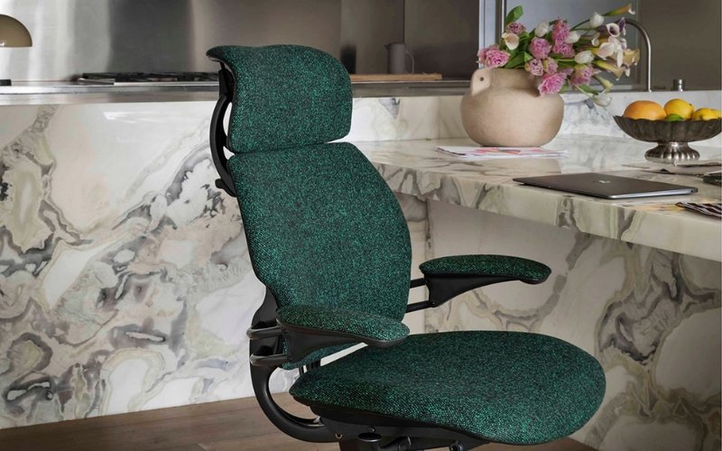 All-position ergonomic chair preventing back pain
