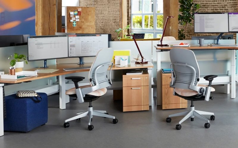 Customizable chair with LiveBack pain relief technology