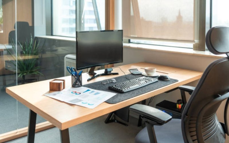 Computer desktop for office