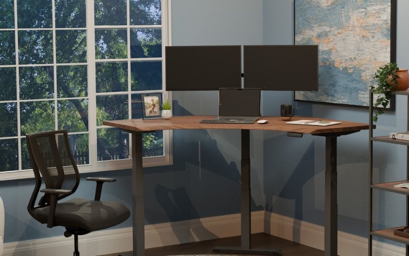 Electric standing desk