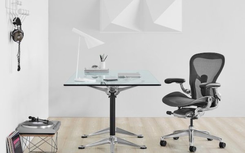 Breathable mesh ergonomic chair for small users