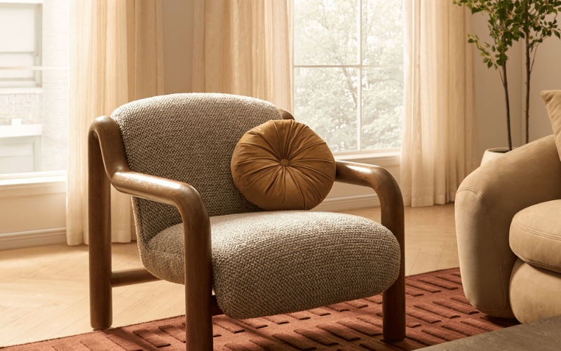 Fabric wood leg accent chair