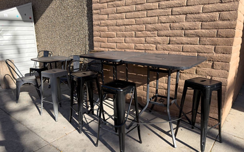 Outdoor patio bar stools